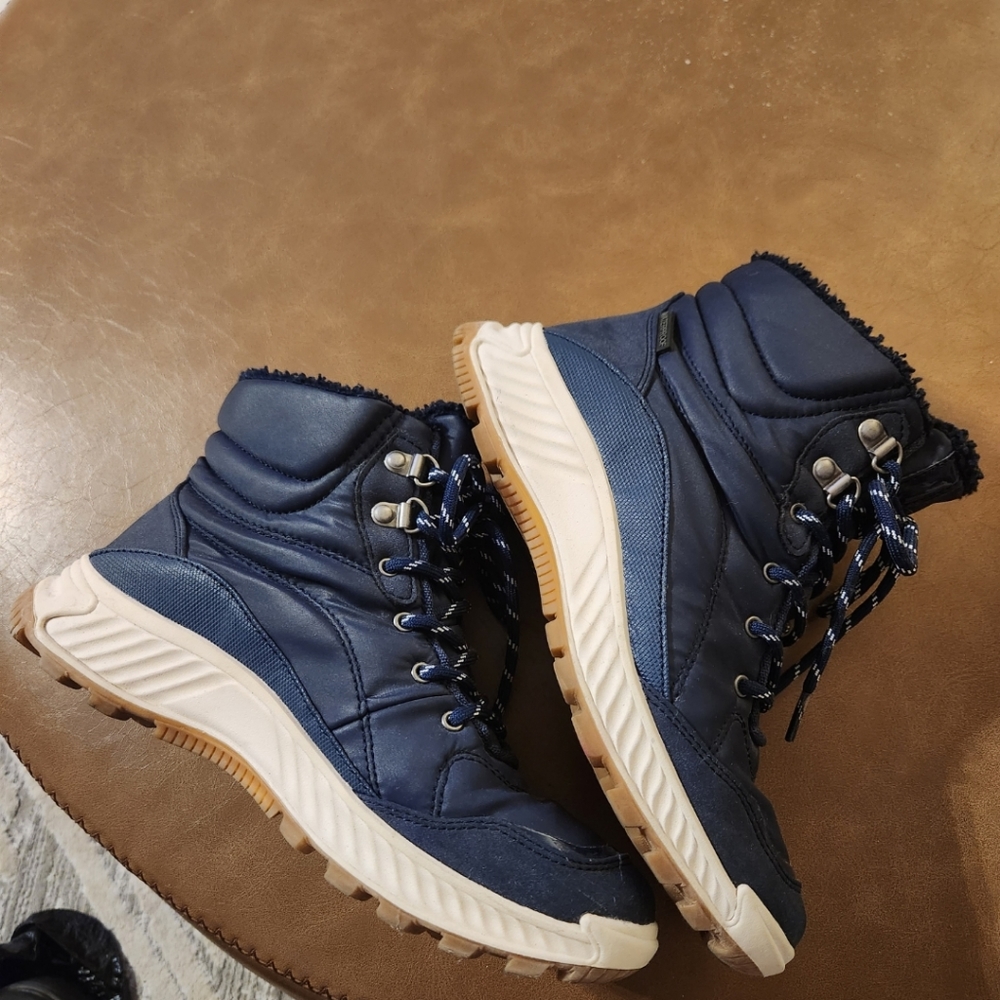 EUC Insulated Waterproof Bare Traps Boots